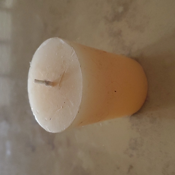 SALE! Unscented 2" Candle nwot - Picture 1 of 2